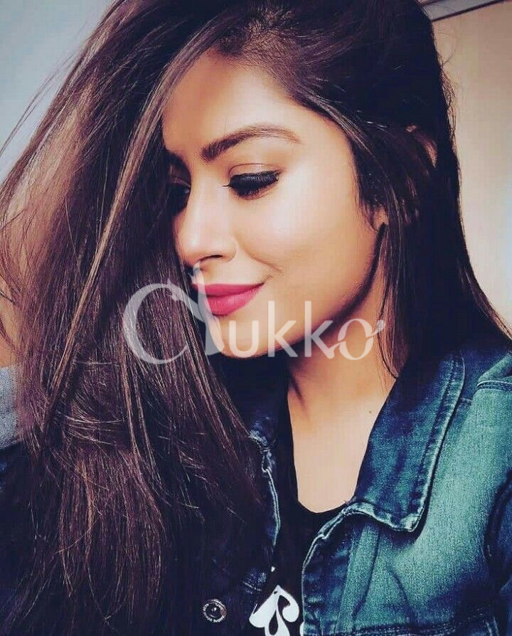 Busty and curvy call girl in Delhi 24/7 cheap rates call girl services.