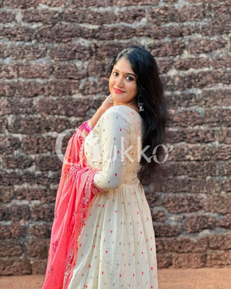 Busty and curvy call girl in Delhi 24/7 cheap rates call girl services.